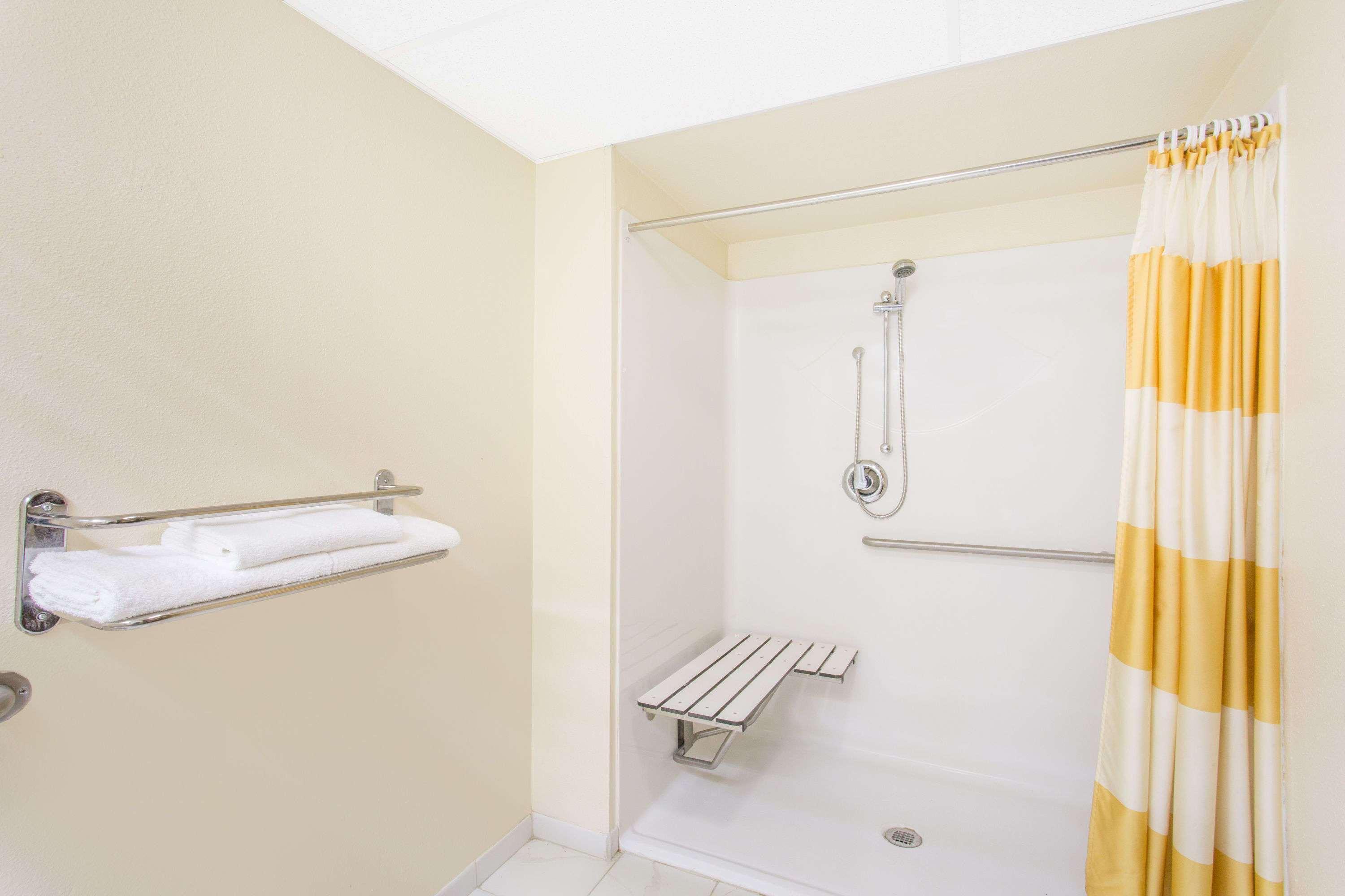 Days Inn & Suites By Wyndham Bentonville Ngoại thất bức ảnh