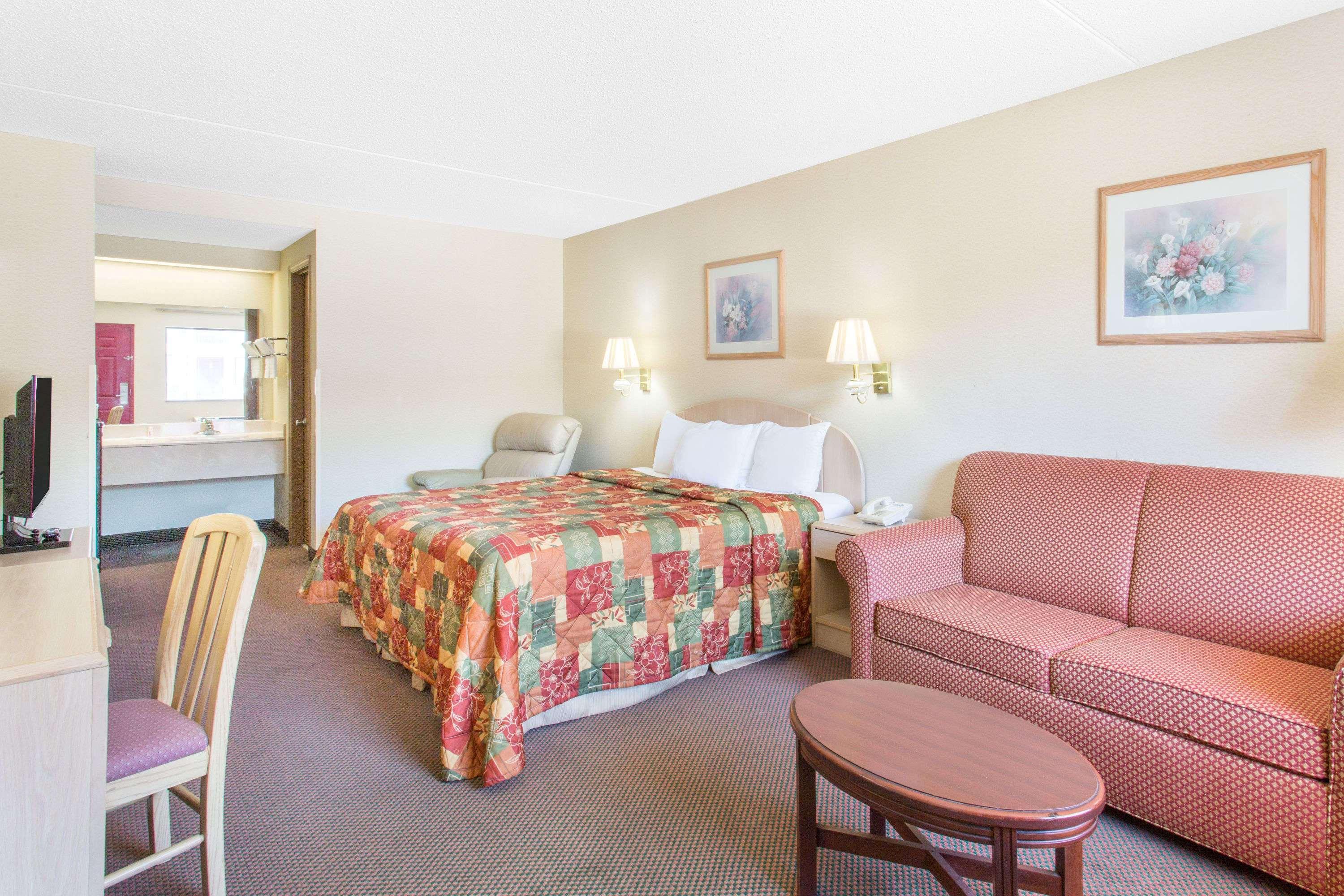 Days Inn & Suites By Wyndham Bentonville Ngoại thất bức ảnh
