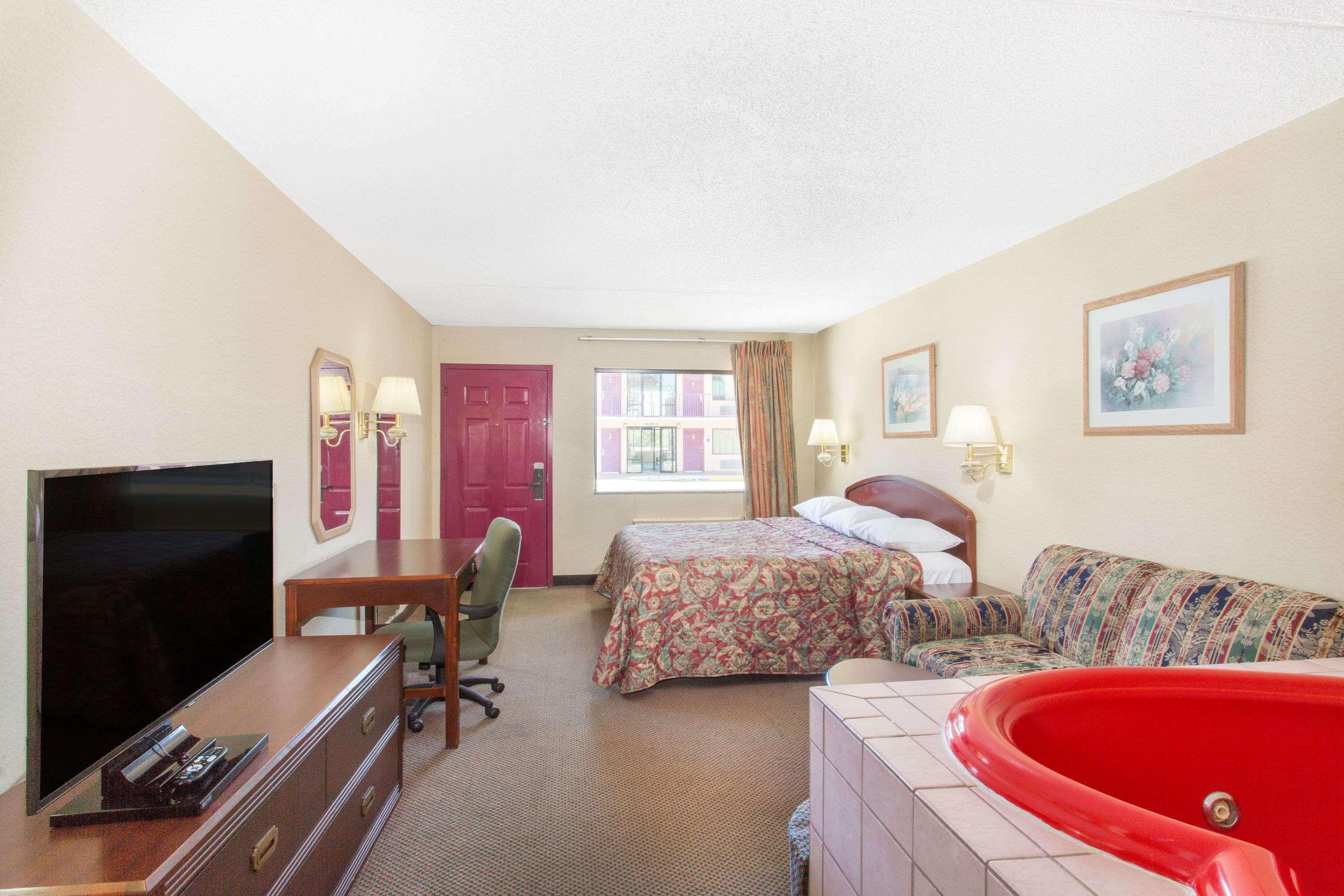 Days Inn & Suites By Wyndham Bentonville Ngoại thất bức ảnh